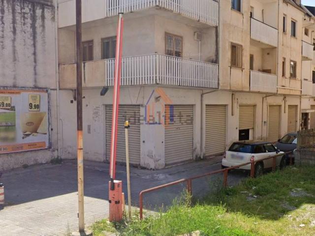 Locale Commerciale in vendita a Calabria, Catanzaro