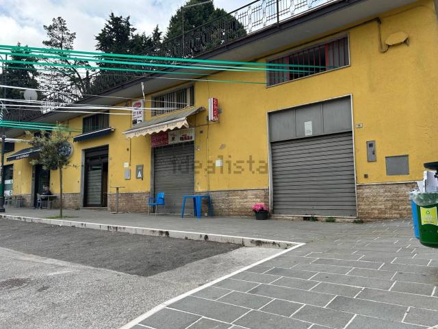 Locale Commerciale in vendita a Cesinali, Campania