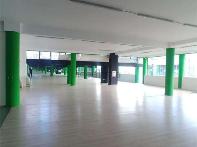 Locale Commerciale in vendita a Chiugiana, Corciano