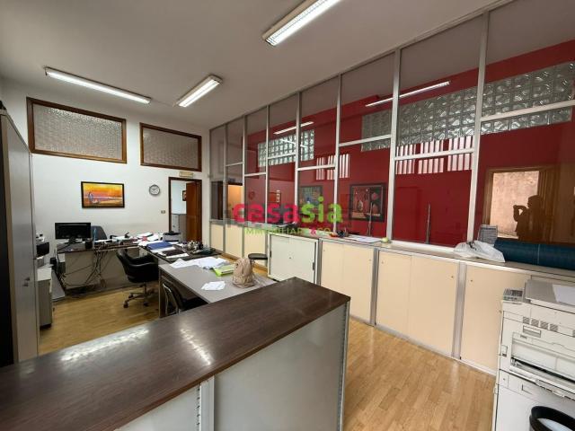 Locale Commerciale in vendita a Ragusa, Sicilia