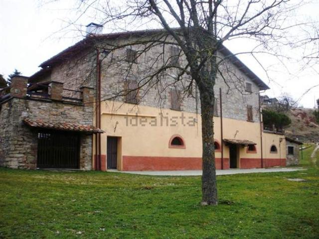 Locale Commerciale in vendita a Gubbio, Umbria