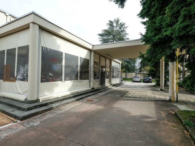 Locale Commerciale in vendita a Ronchi, Bergamo