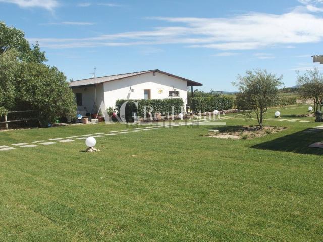 Locale Commerciale in vendita a Monte Argentario, Toscana