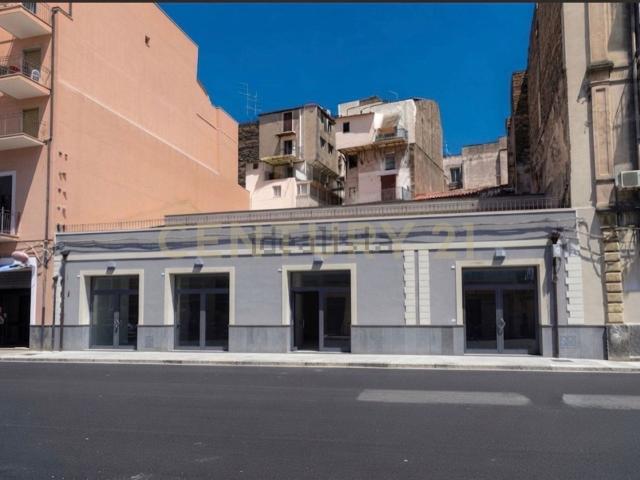 Locale Commerciale in vendita a Centro storico, Catania