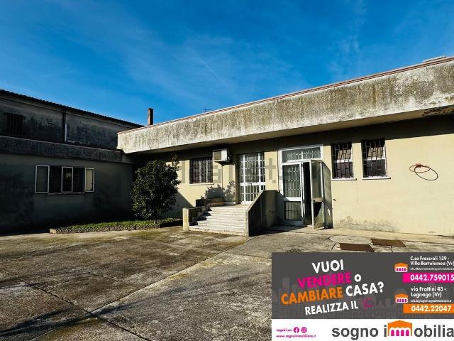 Locale Commerciale in vendita a Villa Bartolomea, Veneto