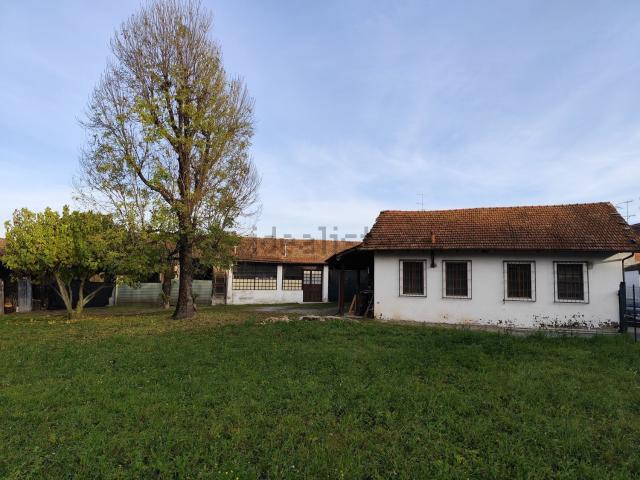 Locale Commerciale in vendita a Mornerona, Invorio