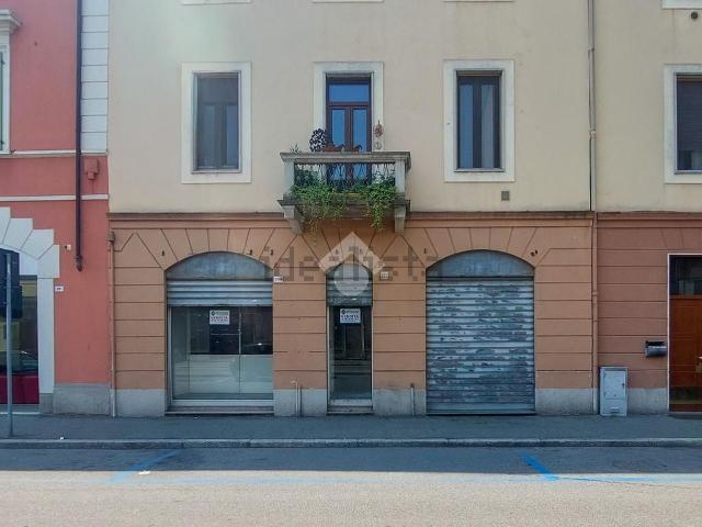 Locale Commerciale in vendita a Vecchia Dogana, Cremona