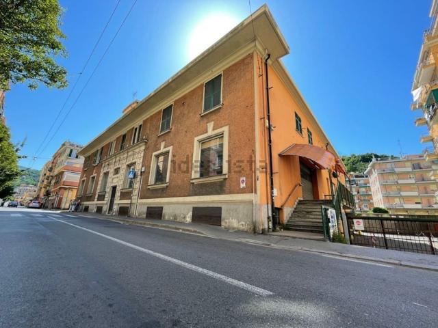 Locale Commerciale in vendita a Val Polcevera, Serra Riccò