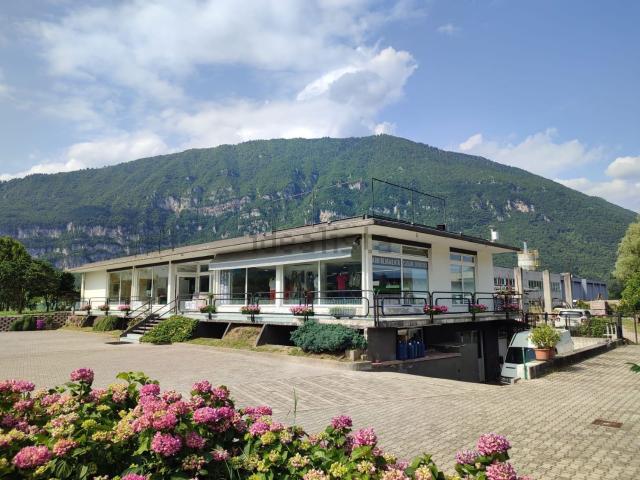 Locale Commerciale in vendita a Fonzaso, Veneto