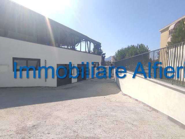 Locale Commerciale in vendita a Libertà, Benevento