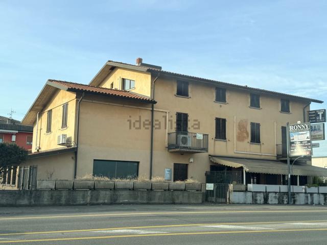 Locale Commerciale in vendita a Guzzanica, Dalmine