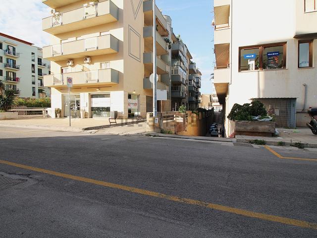 Locale Commerciale in vendita a Bagheria, Sicilia