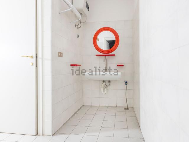 Locale Commerciale in vendita a Tradate, Lombardia