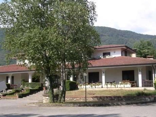 Locale Commerciale in vendita a Magnano In Riviera, Friuli-Venezia Giulia