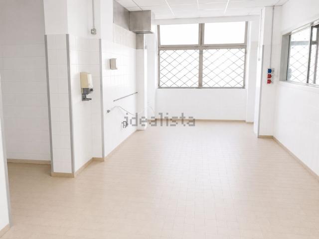 Locale Commerciale in vendita a Marche, Ancona