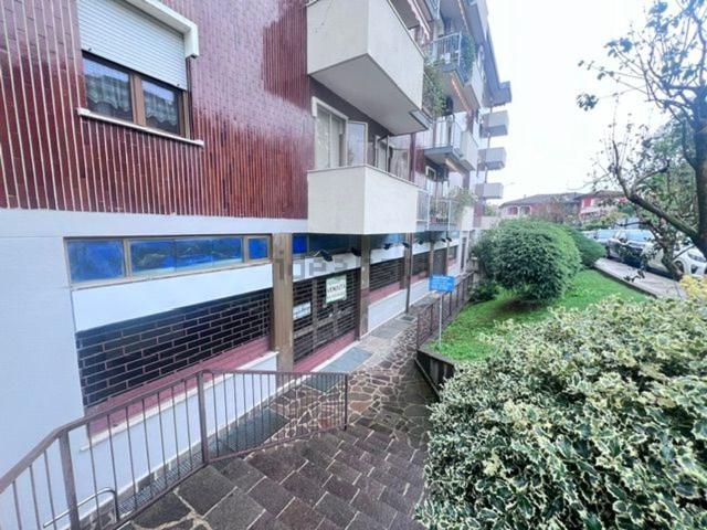 Locale Commerciale in vendita a Trezzo sull'Adda