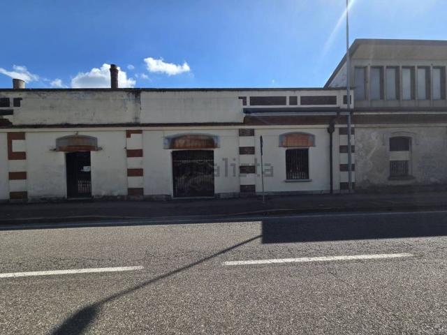 Locale Commerciale in vendita a Arnate, Gallarate