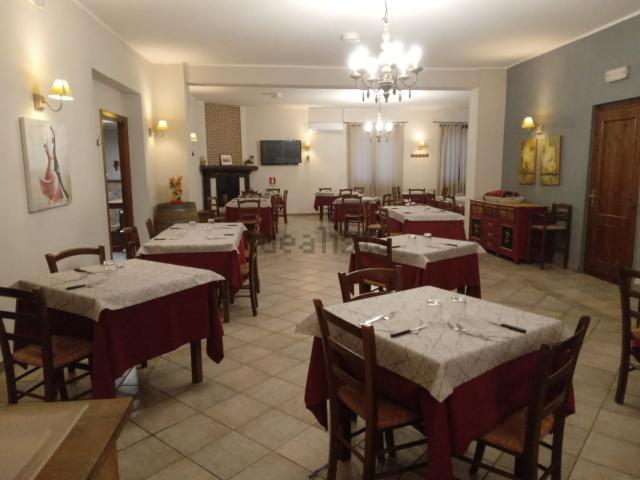 Locale Commerciale in vendita a San Gemini, Umbria
