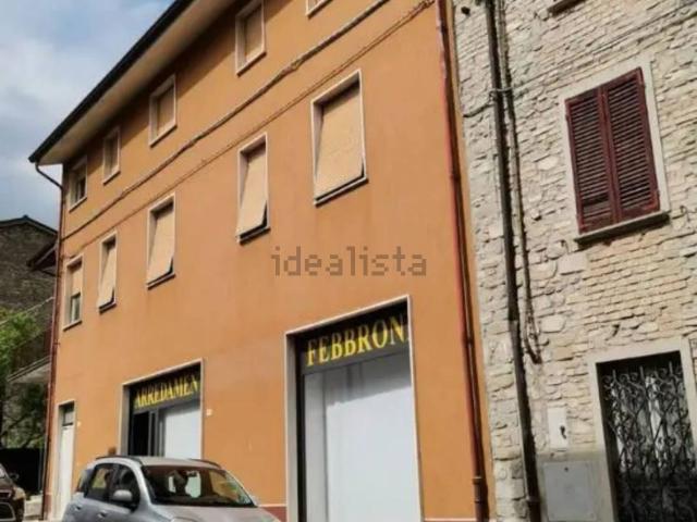 Locale Commerciale in vendita a Alta Val Tidone, Nibbiano