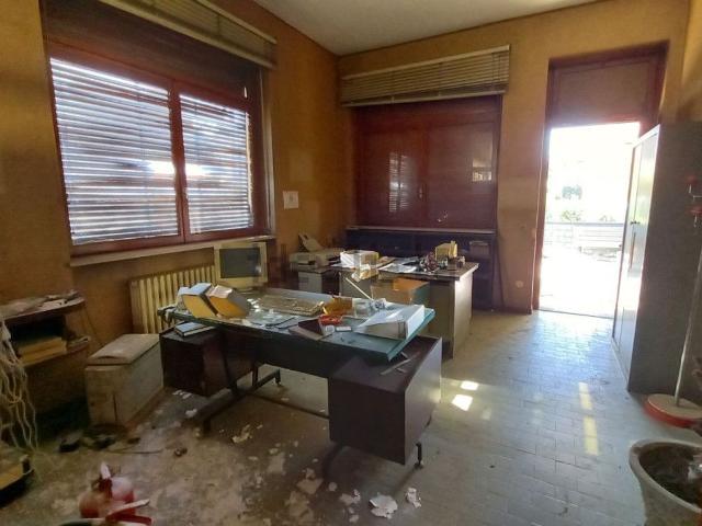 Locale Commerciale in vendita a Santo Stefano, Piemonte