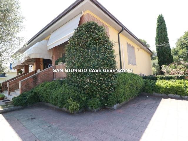 Locale Commerciale in vendita a Desenzano Del Garda, Lombardia