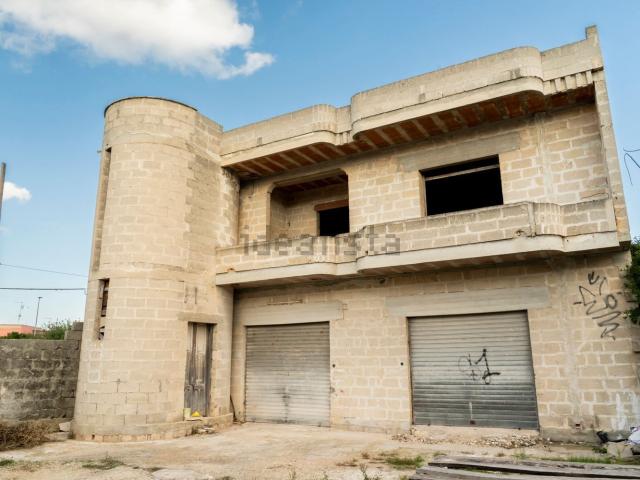 Locale Commerciale in vendita a Puglia, Lecce