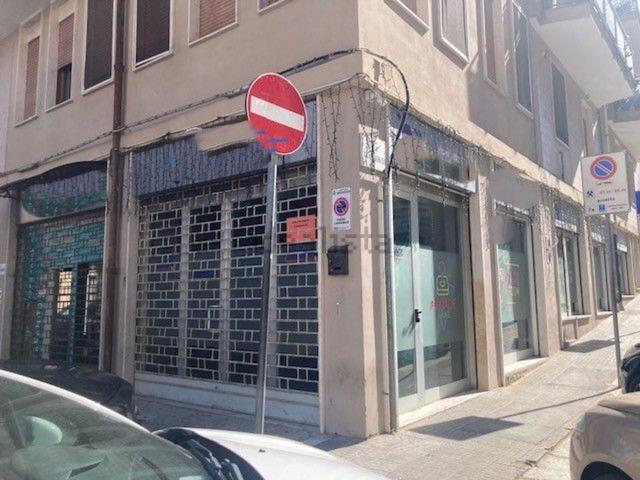 Locale Commerciale in vendita a Centro, Puglia