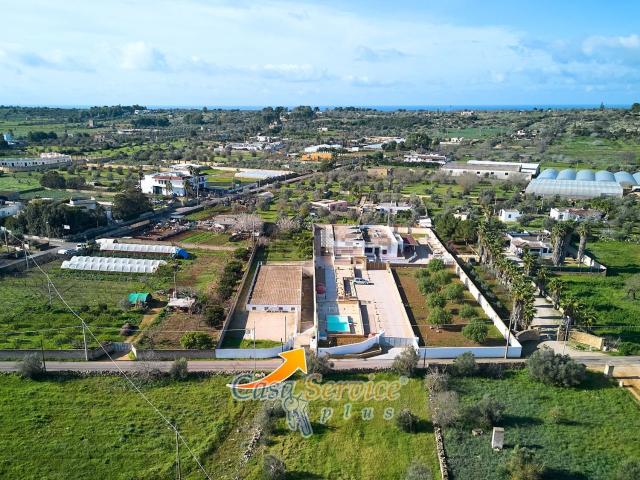 Locale Commerciale in vendita a Puglia, Lecce