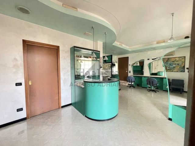 Locale Commerciale in vendita a Fonte, Loria