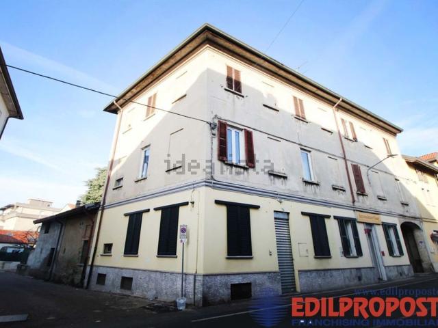 Locale Commerciale in vendita a Cogliate, Lombardia