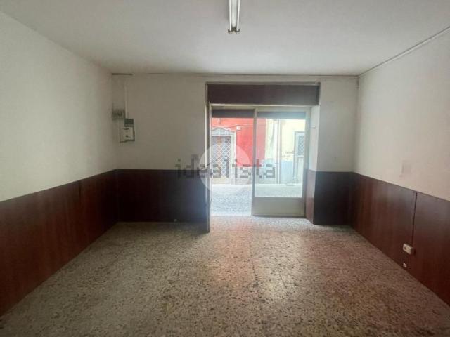 Locale Commerciale in vendita a Paderno, Seriate