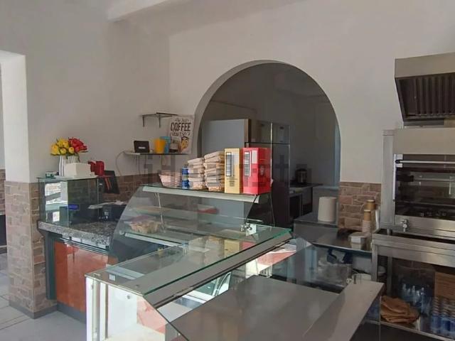 Locale Commerciale in vendita a Madonna Alta, Cenerente