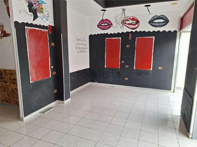 Locale Commerciale in vendita a Pieve A Nievole, Saette