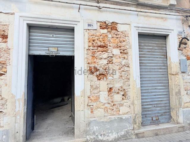 Locale Commerciale in vendita a Avola, Sicilia