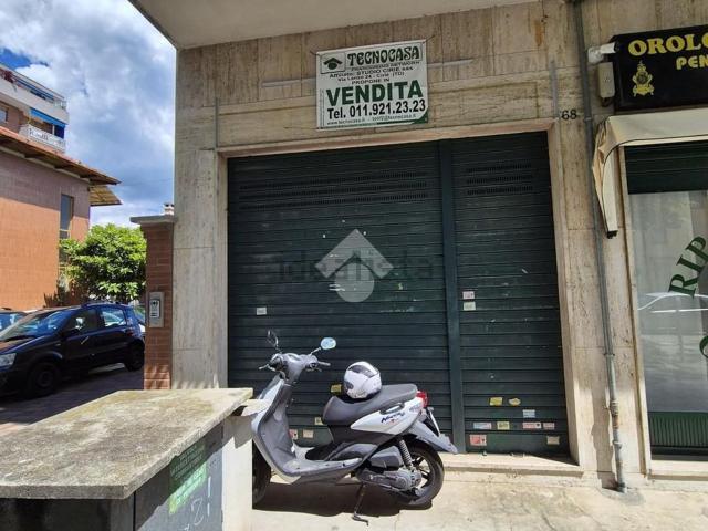 Locale Commerciale in vendita a Piemonte, Torino