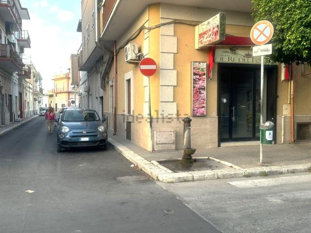 Locale Commerciale in vendita a Puglia, Taranto