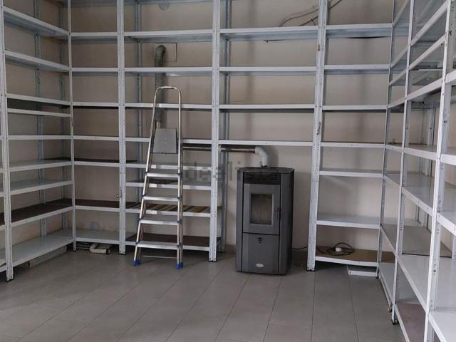 Locale Commerciale in vendita a Unione dei comuni del Distretto Ceramico, Sassuolo