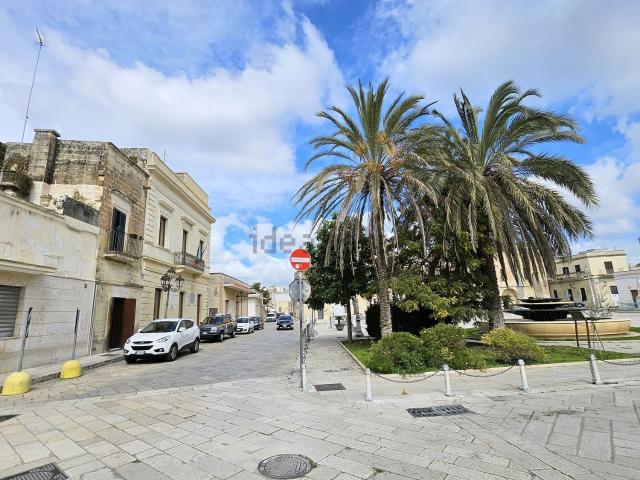 Locale Commerciale in vendita a Puglia, Lecce