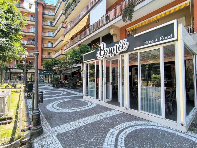 Locale Commerciale in vendita a Portici, Campania