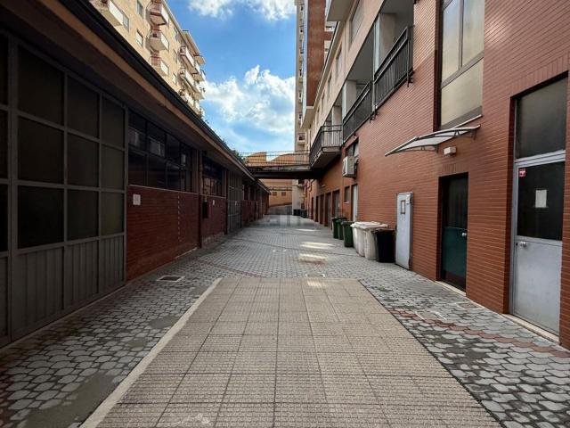 Locale Commerciale in vendita a Municipio 9, Milano
