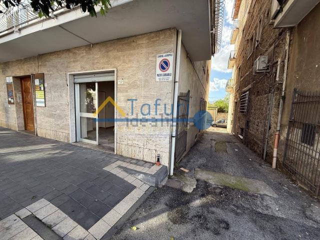 Locale Commerciale in vendita a Agropoli, Campania