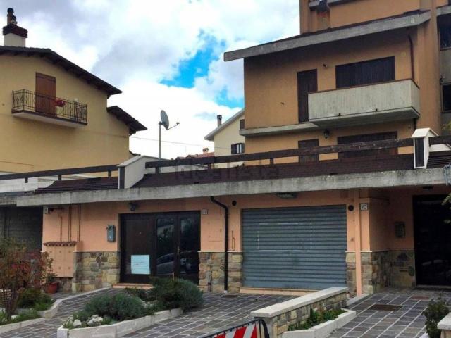 Locale Commerciale in vendita a Ovindoli, Abruzzo