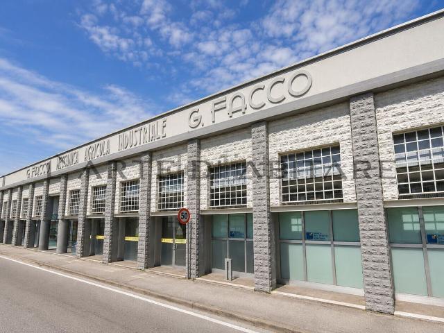 Locale Commerciale in vendita a Cittadella, Veneto