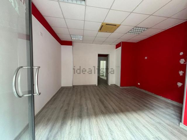 Locale Commerciale in vendita a Puglia, Taranto