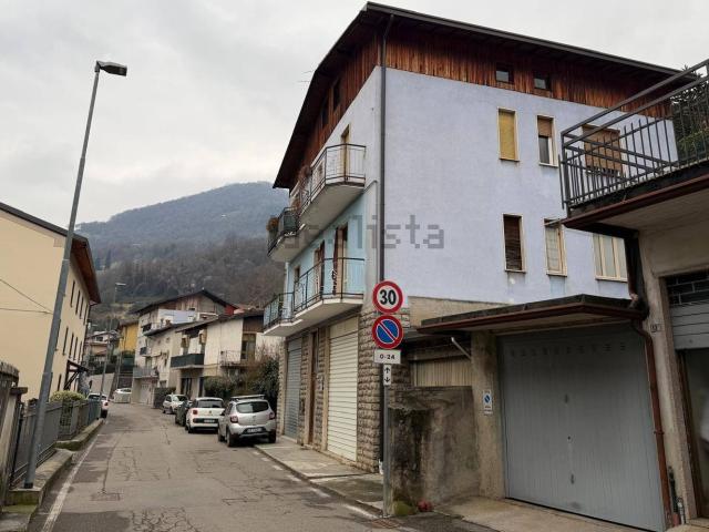 Locale Commerciale in vendita a Rova, Gazzaniga