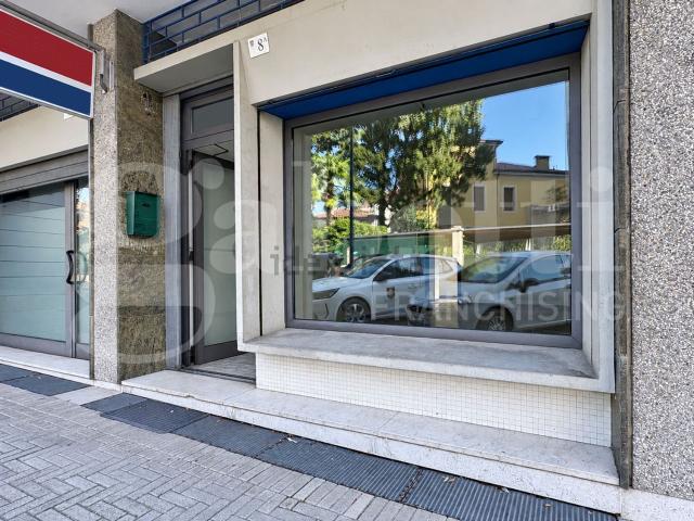 Locale Commerciale in vendita a Rorai Grande, Pordenone
