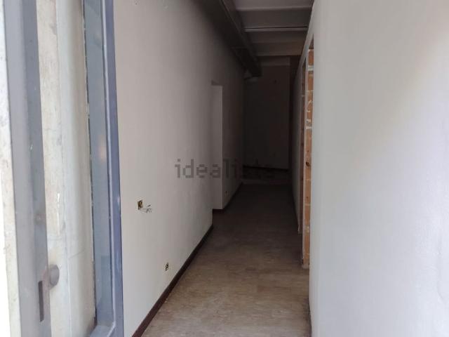 Locale Commerciale in vendita a Izzalini, Umbria