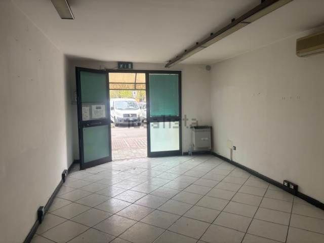 Locale Commerciale in vendita a Pianura Reggiana, Re
