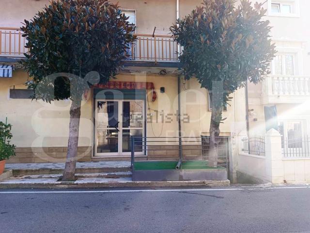 Locale Commerciale in vendita a Calabria, Cosenza