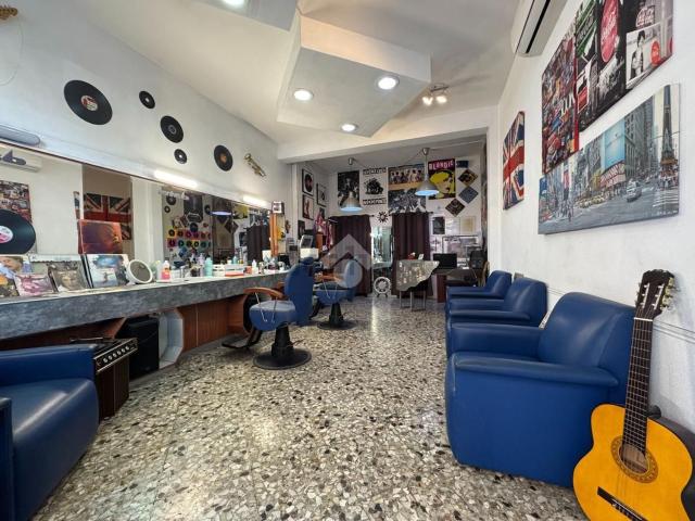 Locale Commerciale in vendita a Municipio 1, Puglia